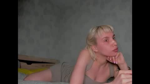 Snapshot of bellaseein chatting on March 21, 5:27 pm Bella Seen online show from March 21, 5:27 pm