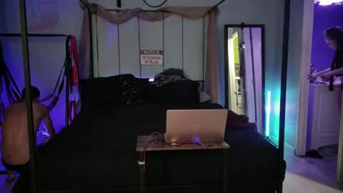 Bellaskeykeeper online show from May 17, 5:49 am