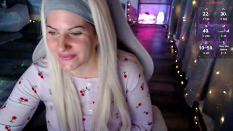 Snapshot of bellastar84 chatting on March 5, 11:28 am Starr40 online show from March 5, 11:28 am