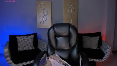 B E L L A  online show from June 4, 11:27 am