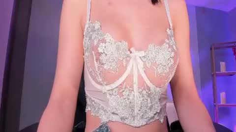B E L L A  online show from June 18, 12:09 pm