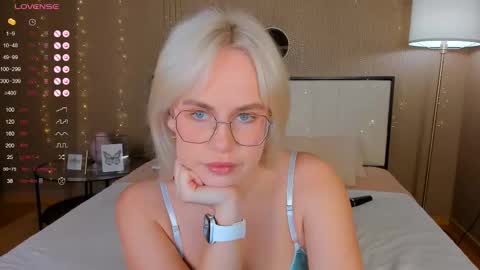 Snapshot of bellatip chatting on September 13, 1:05 am Bella online show from September 13, 1:05 am