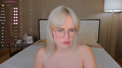 Snapshot of bellatip chatting on September 17, 12:45 am Bella online show from September 17, 12:45 am