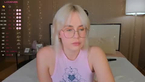 Snapshot of bellatip chatting on September 21, 12:45 am Bella online show from September 21, 12:45 am