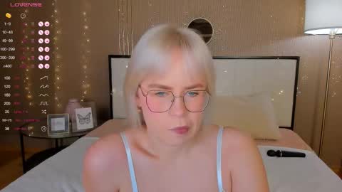 Snapshot of bellatip chatting on October 18, 12:57 am Bella online show from October 18, 12:57 am