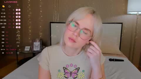 Snapshot of bellatip chatting on October 28, 12:58 am Bella online show from October 28, 12:58 am