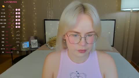 Snapshot of bellatip chatting on November 1, 12:45 am Bella online show from November 1, 12:45 am