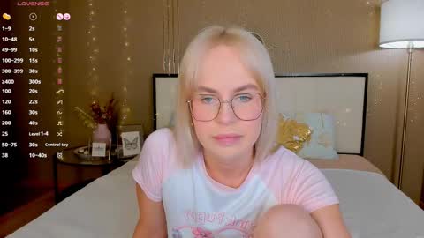 Bella online show from February 19, 1:01 am