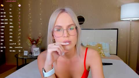 Bella online show from March 8, 2:04 am