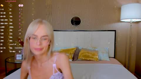 Bella online show from May 15, 11:34 pm