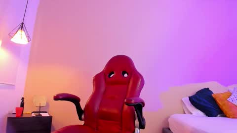 Bella Wild online show from March 24, 12:10 pm