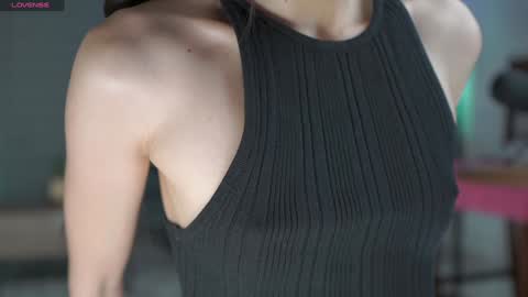 Snapshot of belle_adrienne chatting on December 8, 11:57 am Belle Adrienne IG online show from December 8, 11:57 am