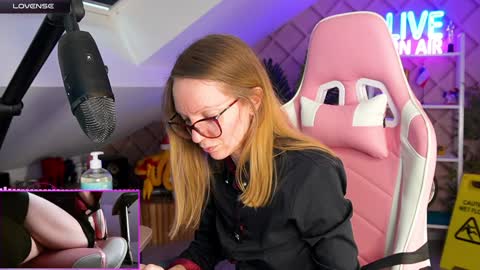 Snapshot of belle_alice chatting on January 20, 1:42 pm Alice online show from January 20, 1:42 pm