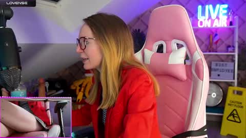 Snapshot of belle_alice chatting on February 18, 7:43 am Alice online show from February 18, 7:43 am