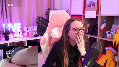 Snapshot of belle_alice chatting on March 5, 7:37 am Alice online show from March 5, 7:37 am