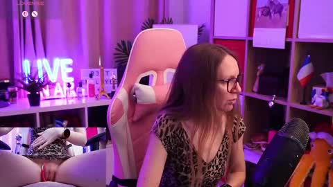 Snapshot of belle_alice chatting on March 11, 7:36 am Alice online show from March 11, 7:36 am