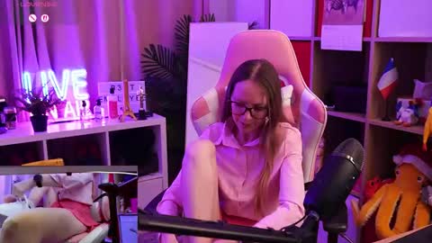 Snapshot of belle_alice chatting on March 19, 7:34 am Alice online show from March 19, 7:34 am