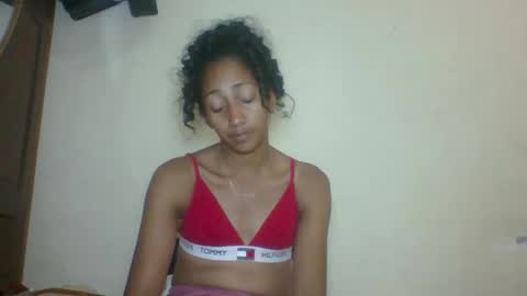 belle_annah online show from May 12, 4:37 pm