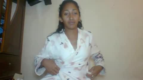 belle_annah online show from May 13, 4:43 am