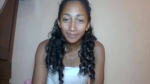 belle_annah online show from May 15, 6:42 am