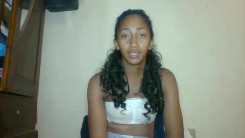 belle_annah online show from May 17, 1:40 pm