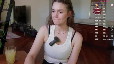 Snapshot of bellebabyboo chatting on October 15, 6:24 am BELLE   online show from October 15, 6:24 am