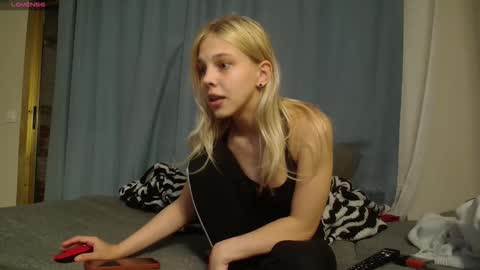 bellezza0 online show from April 19, 11:51 pm