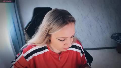 Your Annabelle Wolf  online show from February 10, 10:41 am