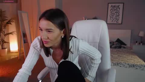 Bella online show from October 8, 1:25 am