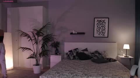 Bella online show from October 19, 1:06 am