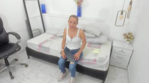 Snapshot of bellota_flak chatting on December 29, 12:23 pm Bellota Flak online show from December 29, 12:23 pm