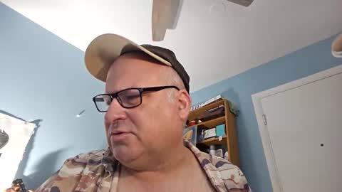 Snapshot of bendavewill chatting on February 19, 10:11 am Bendavewill online show from February 19, 10:11 am