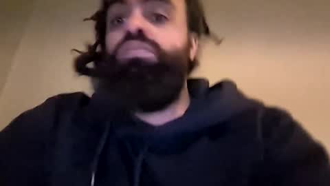 Snapshot of bengel_mozam chatting on April 4, 8:28 pm kevin online show from April 4, 8:28 pm