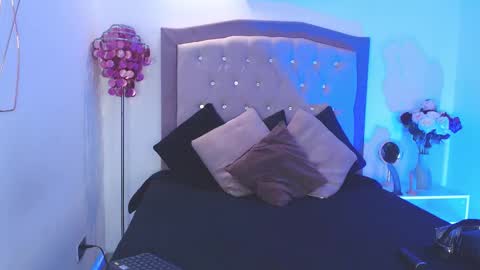 Tiffany and Bengie online show from September 28, 1:38 pm