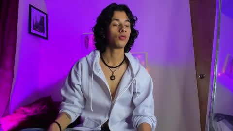 Snapshot of benjamin_fiore chatting on December 10, 5:28 am benjamin_fiore online show from December 10, 5:28 am