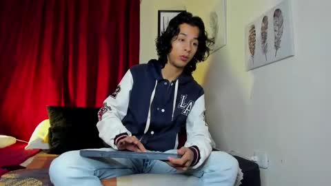 Snapshot of benjamin_fiore chatting on January 17, 11:17 am benjamin_fiore online show from January 17, 11:17 am