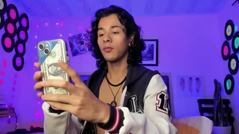 Snapshot of benjamin_fiore chatting on February 27, 9:32 am benjamin_fiore online show from February 27, 9:32 am