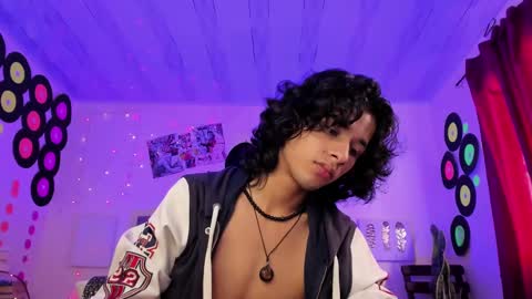 Snapshot of benjamin_fiore chatting on February 27, 3:37 pm benjamin_fiore online show from February 27, 3:37 pm