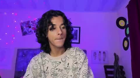 Snapshot of benjamin_fiore chatting on March 6, 10:41 am benjamin_fiore online show from March 6, 10:41 am