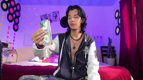 Snapshot of benjamin_fiore chatting on March 8, 1:03 pm benjamin_fiore online show from March 8, 1:03 pm