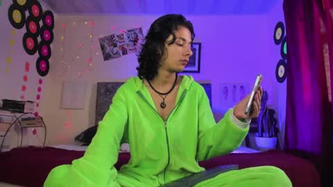 Snapshot of benjamin_fiore chatting on March 9, 8:42 pm benjamin_fiore online show from March 9, 8:42 pm