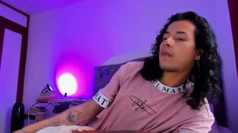 Snapshot of benjamin_fiore chatting on February 5, 10:36 pm benjamin_fiore online show from February 5, 10:36 pm