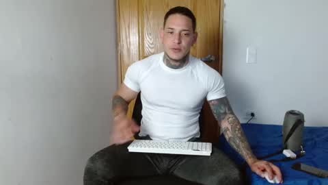 Snapshot of benjamin_isaac chatting on February 13, 11:04 pm benjamin_isaac online show from February 13, 11:04 pm