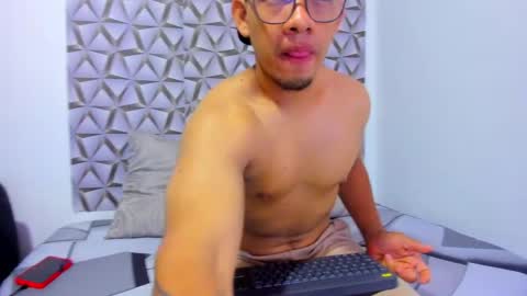 Snapshot of benjamin_lichx chatting on April 6, 1:23 pm Benjamin online show from April 6, 1:23 pm