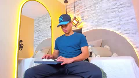 BENJAMIN online show from November 19, 1:33 pm