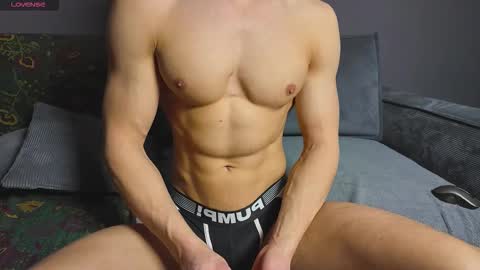 benjaminkarl02 online show from November 13, 9:41 am