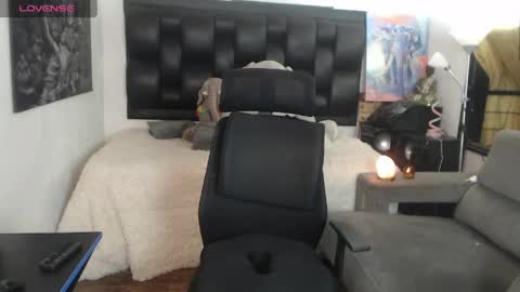 benjamincooperk online show from May 13, 8:01 am