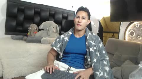 benjamincooperk online show from May 18, 8:31 am