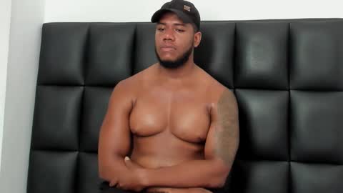 Snapshot of benjaminsr chatting on March 25, 6:36 pm BEJAMIN online show from March 25, 6:36 pm