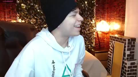 Snapshot of benjamintwink1 chatting on December 18, 7:30 pm BENJAMIN online show from December 18, 7:30 pm